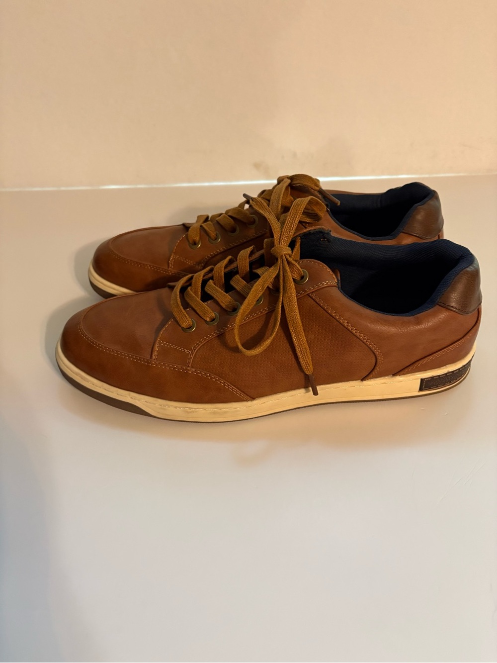 Jensen Tan/Brown Leather Low-Top Sneakers